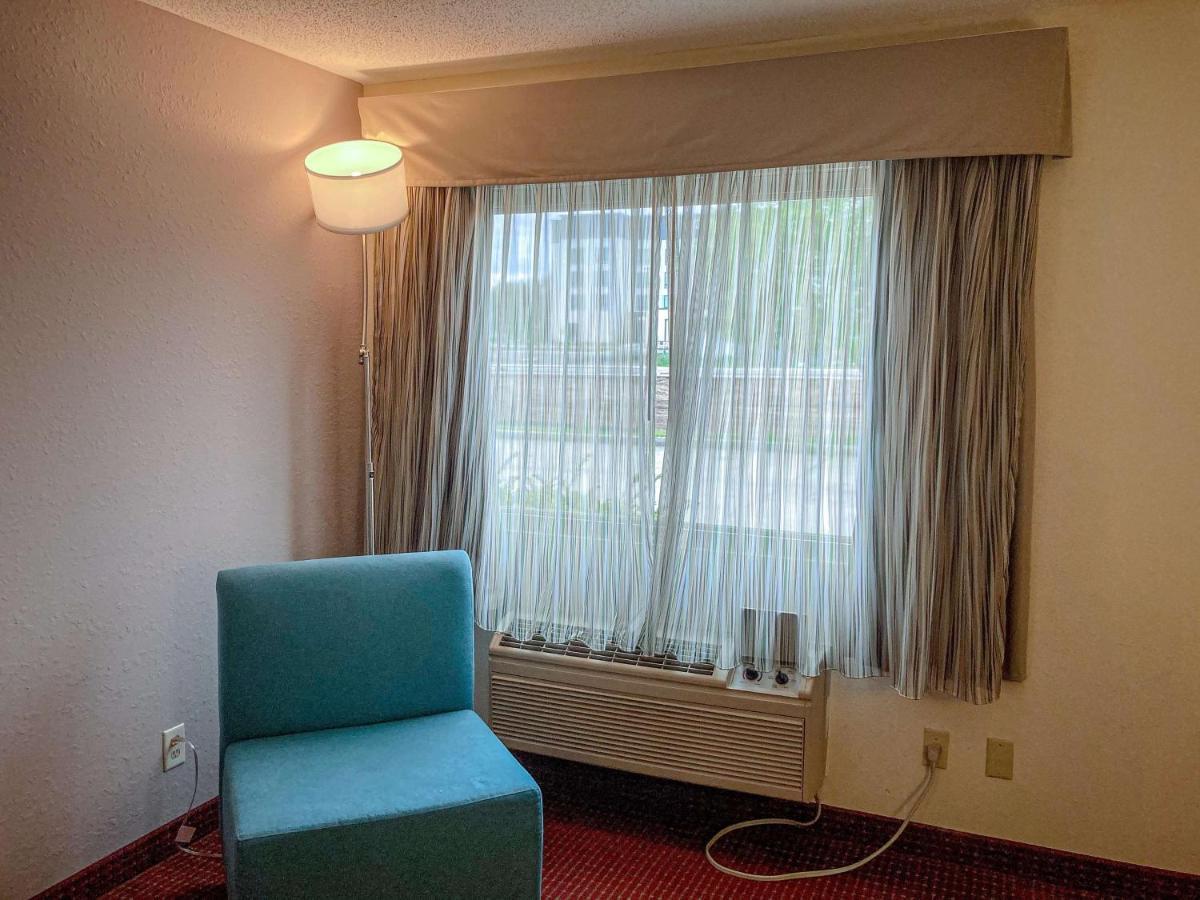 Motel 6 Elkhart, In Екстериор снимка