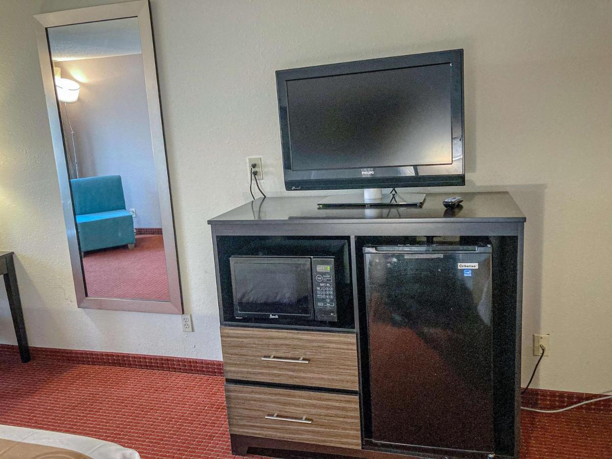 Motel 6 Elkhart, In Екстериор снимка